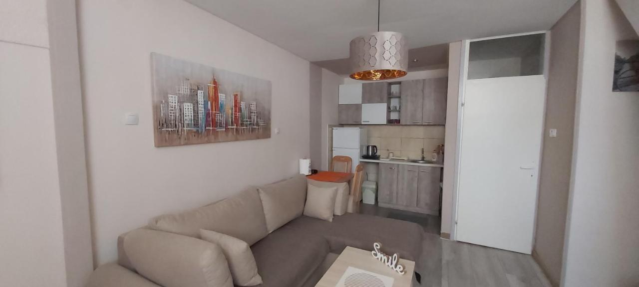 Square Apartment Paraćin Esterno foto