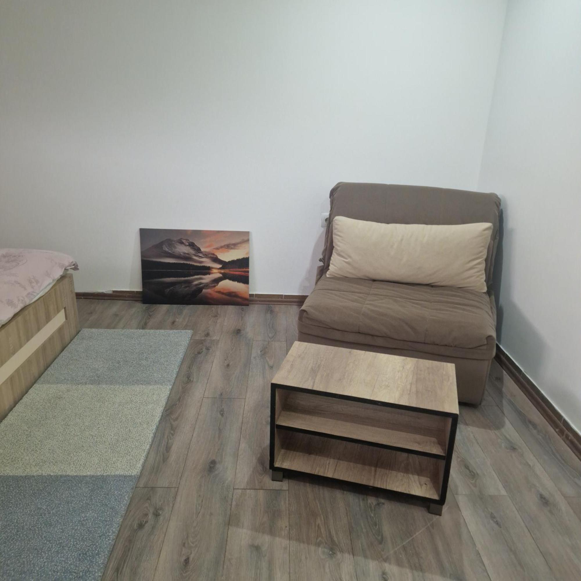 Square Apartment Paraćin Esterno foto